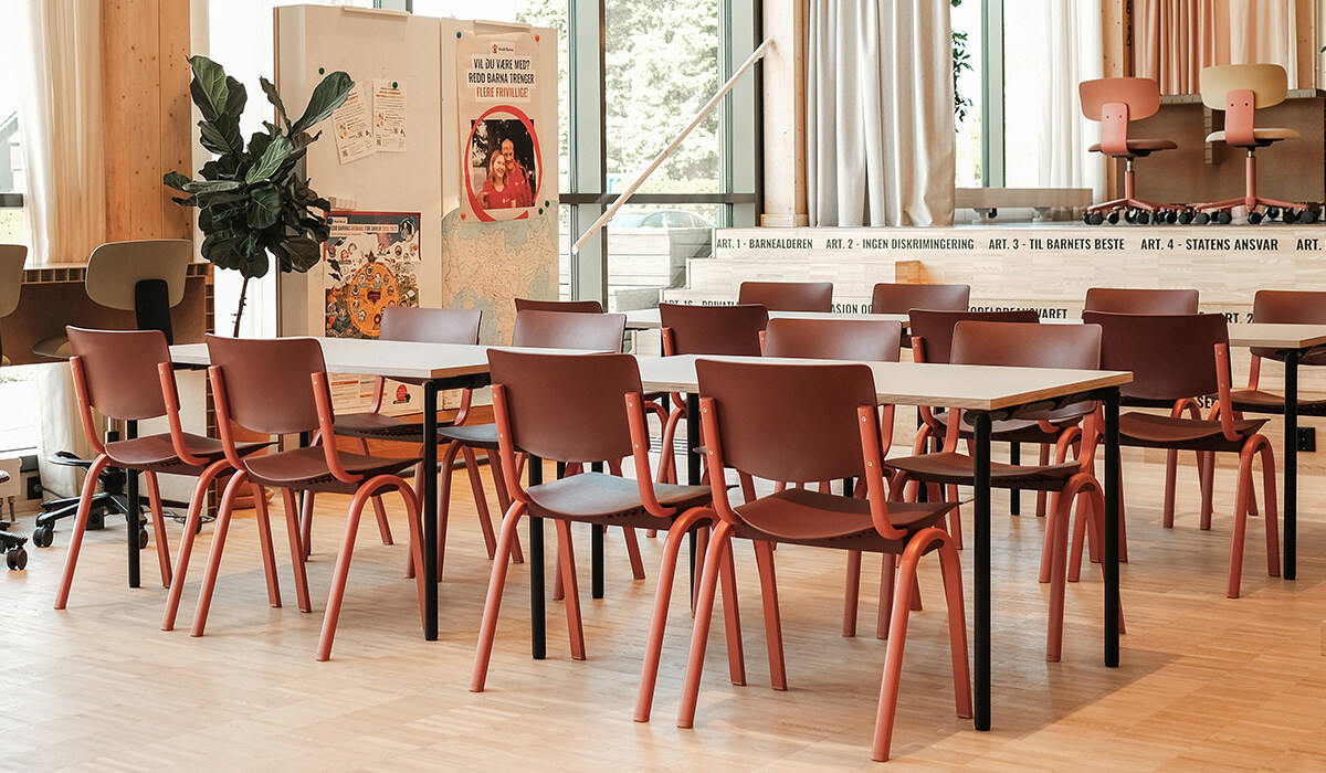 HÅG Celi chairs around a table